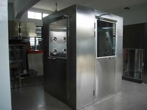 不锈钢风淋室安装工程.jpg